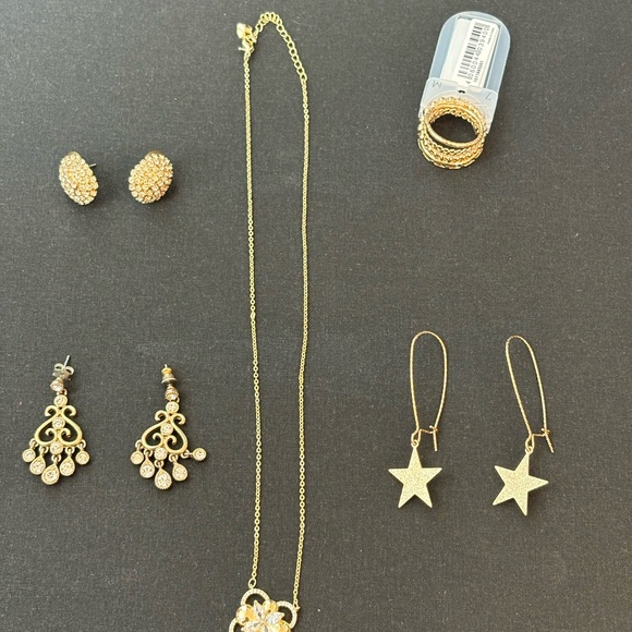 Jewelry - Elegant Gold Jewelry Set - 3 Earrings, Set of 3 Rings, and Necklace! -NWT